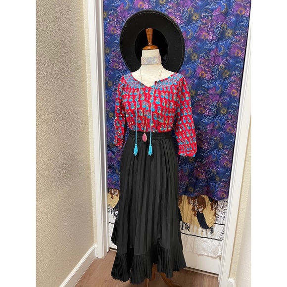 π Lovely bohemian vibrant top - Picture 11 of 12